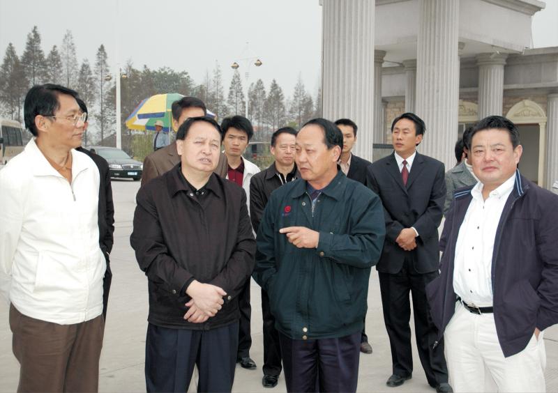 2006年11月15日，湖北省省长罗清泉一行来公司调研